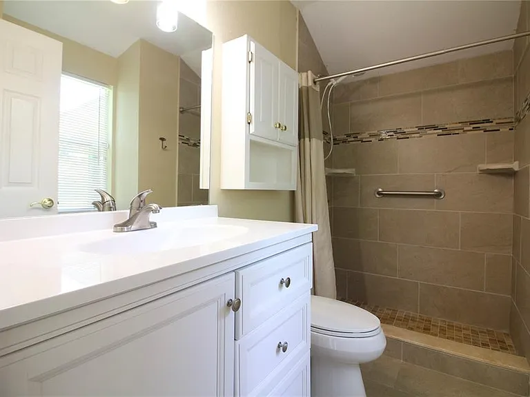 1311 Glenview Ln — Photo 21