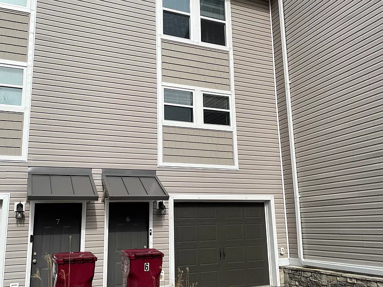 2802 W Walnut St #6 — Photo 2