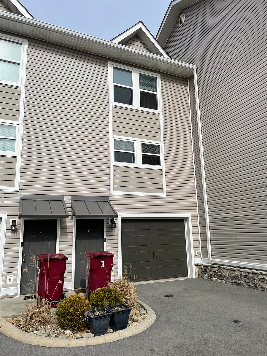 Building Photo - 2802 W Walnut St #6