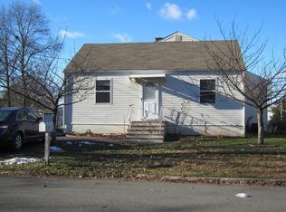 19 Chestnut St, Edison, NJ 08817