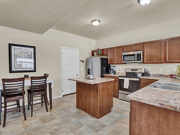 5th image of 7557 Black Spruce Hts