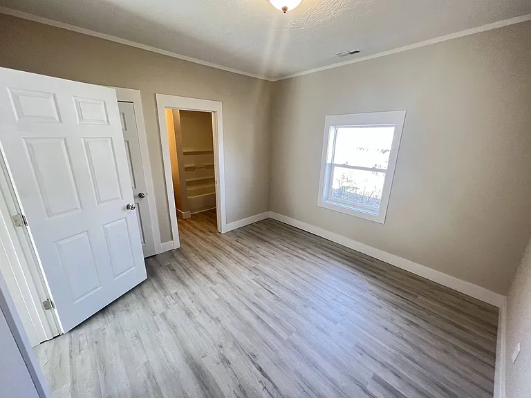 2251 N Rogers Ave — Photo 15
