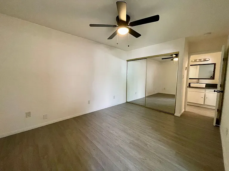 3250 Ashford St #I — Photo 10