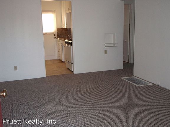 3rd image of 2036 Cable St