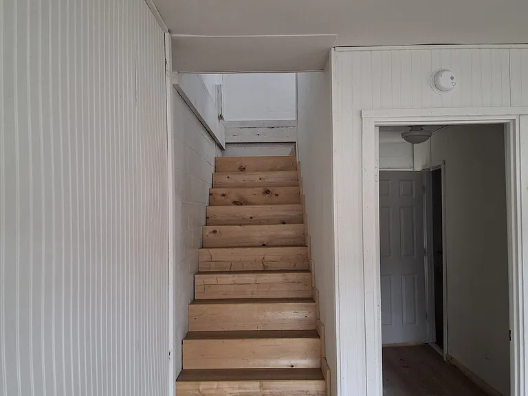 1707 1/2 E Memorial Dr — Photo 4