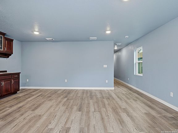 4th image of 3528 S Laredo
