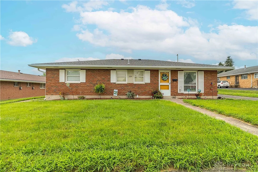 320 Heather St photo 1