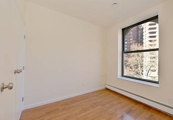 4th image of 213 E Broadway #40