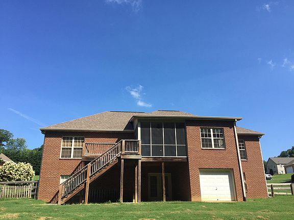 2nd image of 122 Autumn View Dr