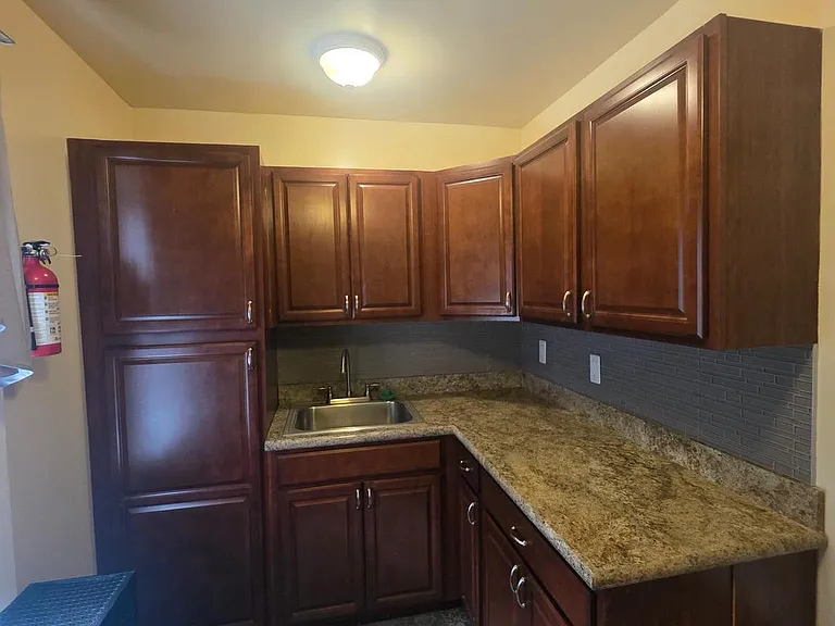 2439 Madison St — Photo 9