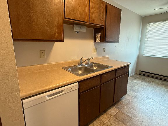 2nd image of 1151 Prairie Pkwy #11