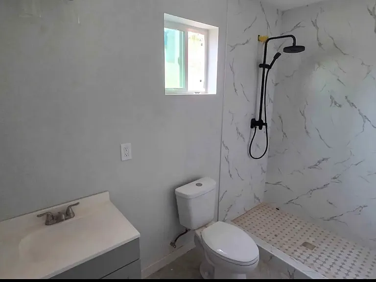 1126 E Grand Ave #1 — Photo 2
