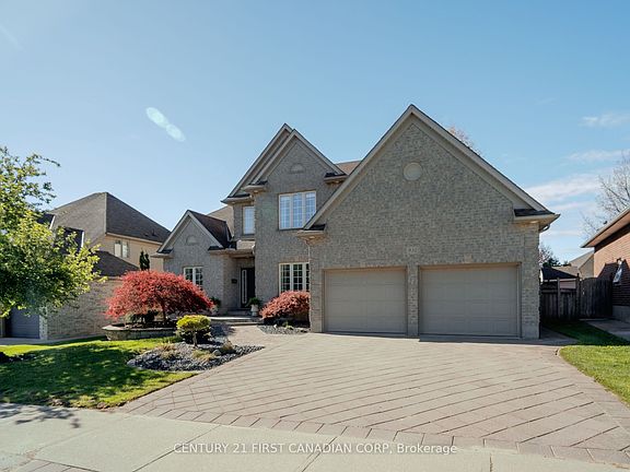 2nd image of 932 Cranbrook Rd