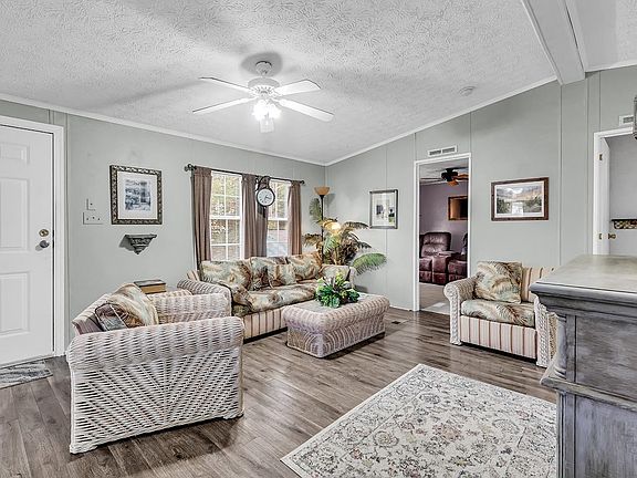 3rd image of 738 Oliver Dr.