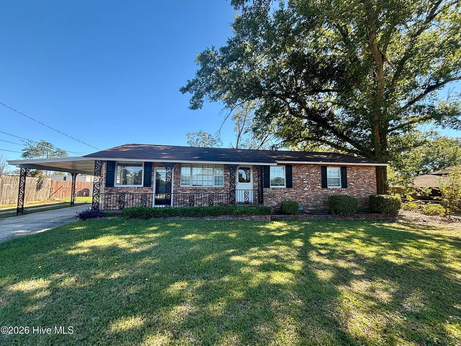 3 bed, 1.5 bath, 1233 sqft, $1,440 — Photo 1