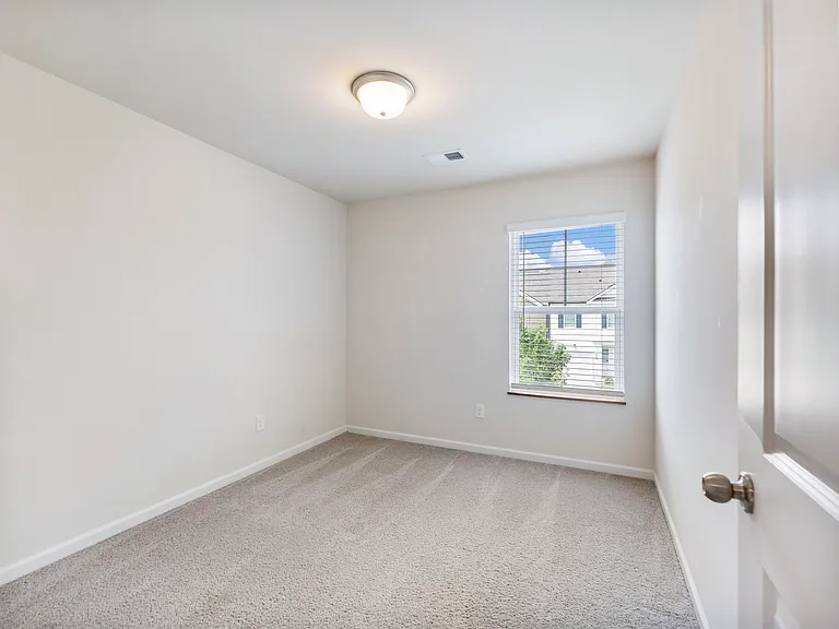 115 Buckingham Ln — Photo 31