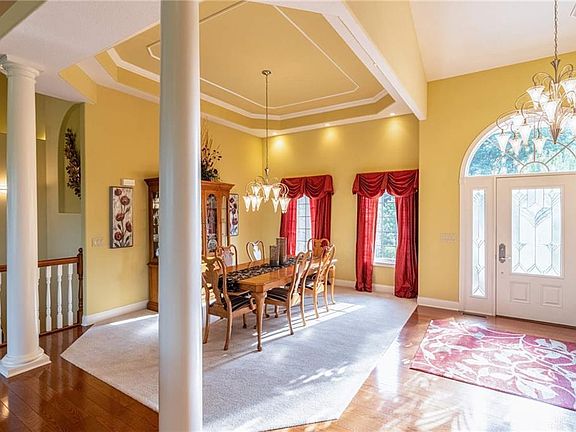 4th image of 38 Fairwood Ct