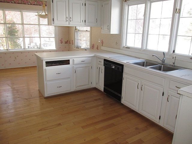 1st image of 2186 Carpathian Dr