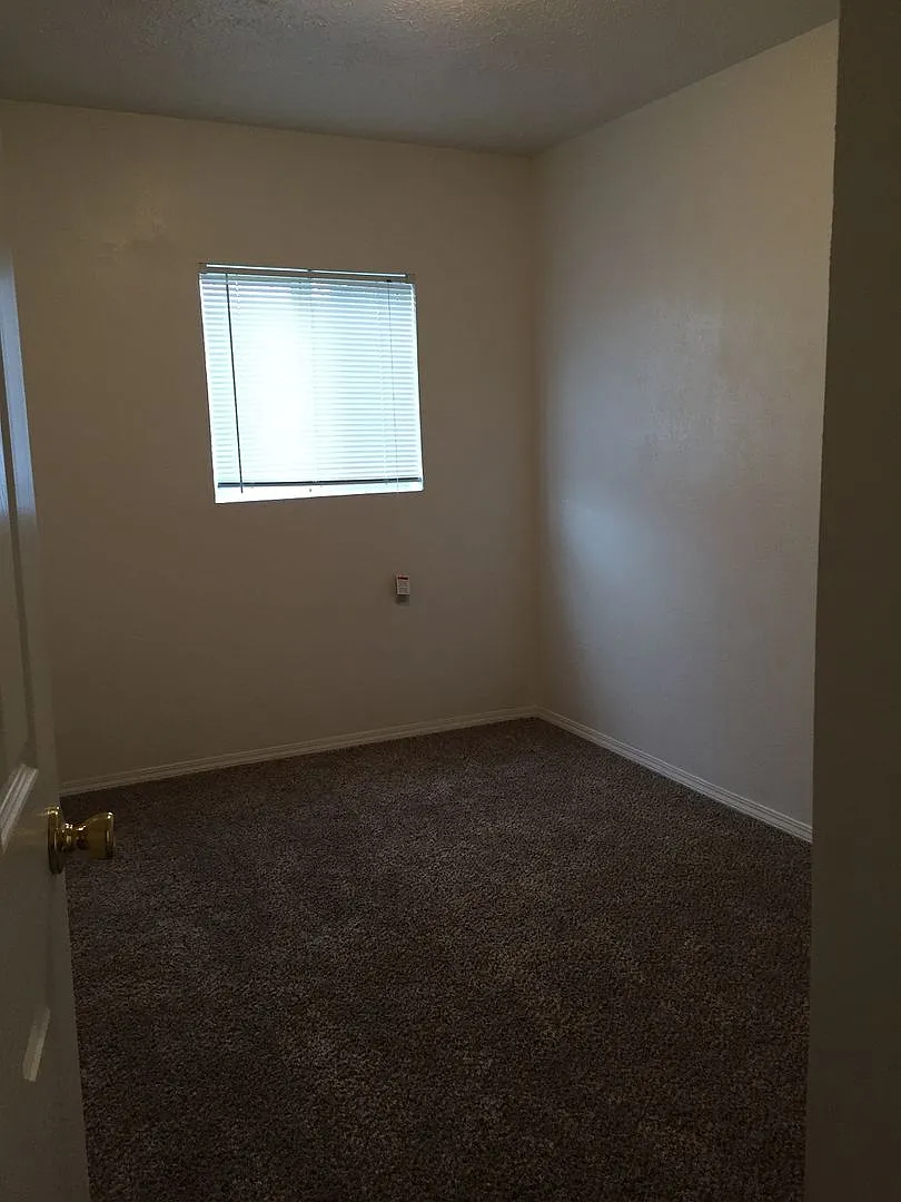 3bd 2bth - Fenced Yard & Washer Dryer Hookup - Grants Pass — Photo 4
