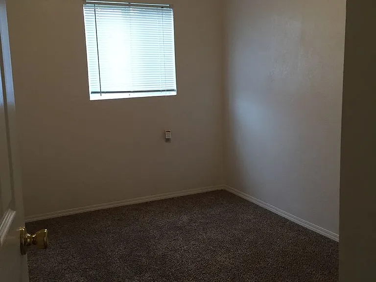 1011 SW Isham St — Photo 4
