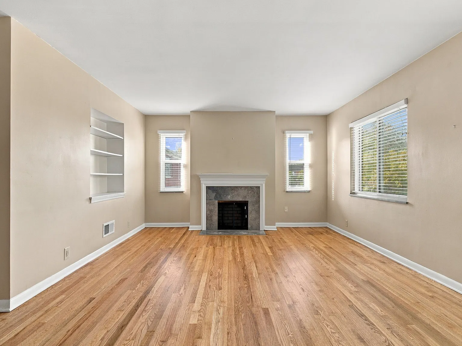2 bed, 1165 sqft, $1,950 — Photo 2