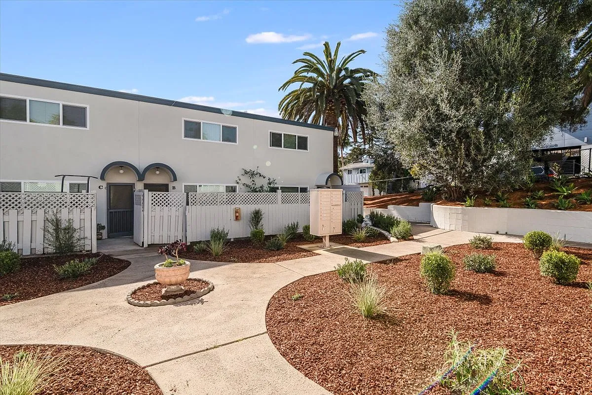 2 bed, 800 sqft, $3,495 — Photo 3