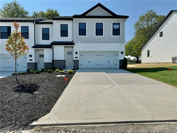 214 Hanover Ln, Houston, PA 15342