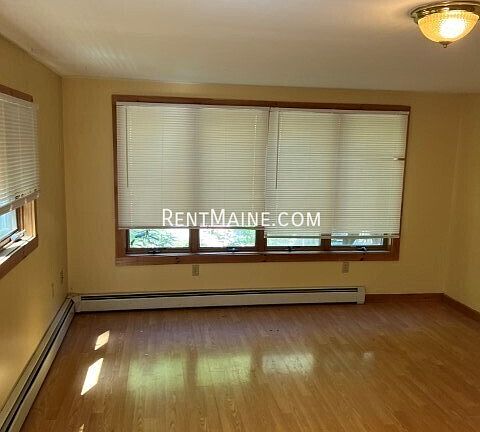 2nd image of 9 Winsor Ln APT B2