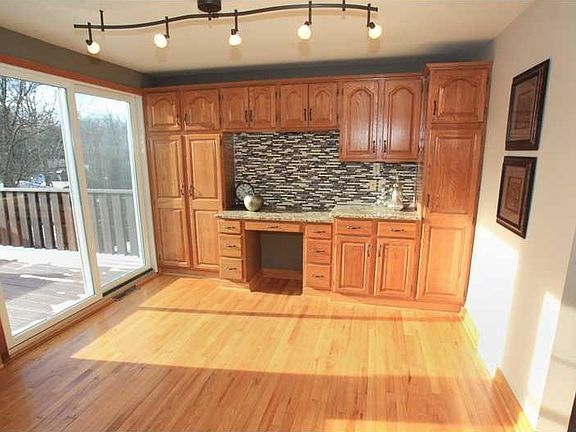 4th image of 956 Rolling Meadows Dr
