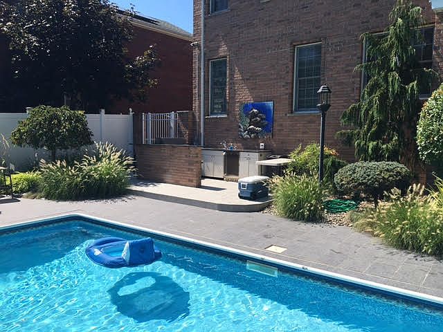 2nd image of 331 Brehaut Ave