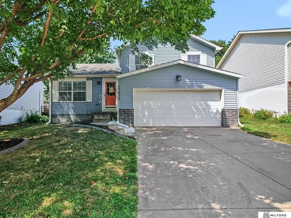 17620 Olive St, Omaha, NE 68136