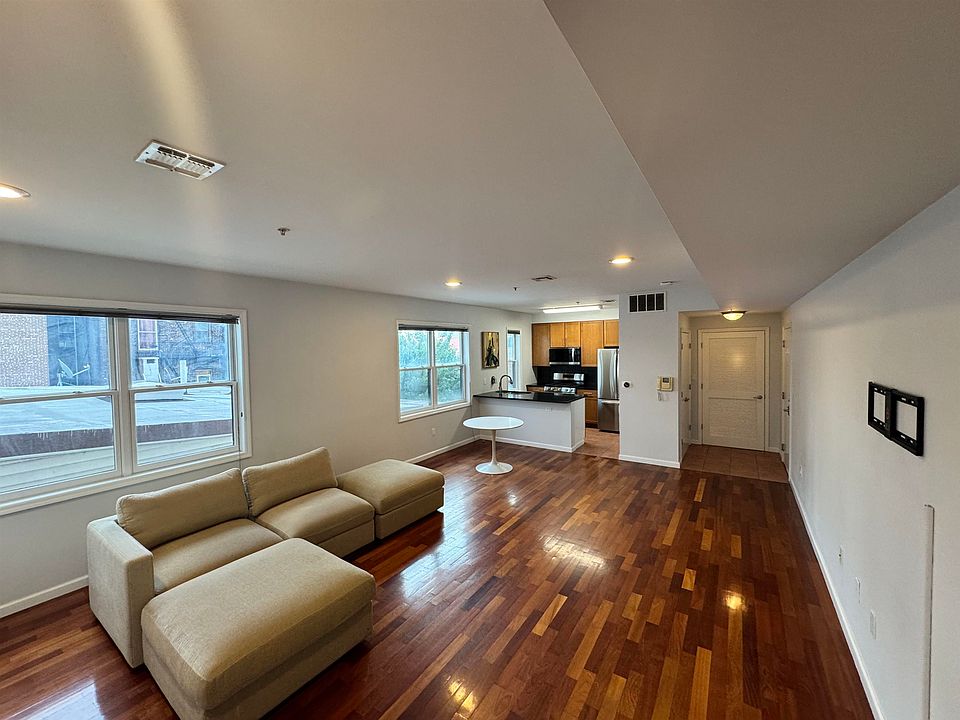 1st image of 515 30th St APT 2B