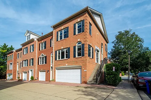 1178 N Vernon St Photo 1