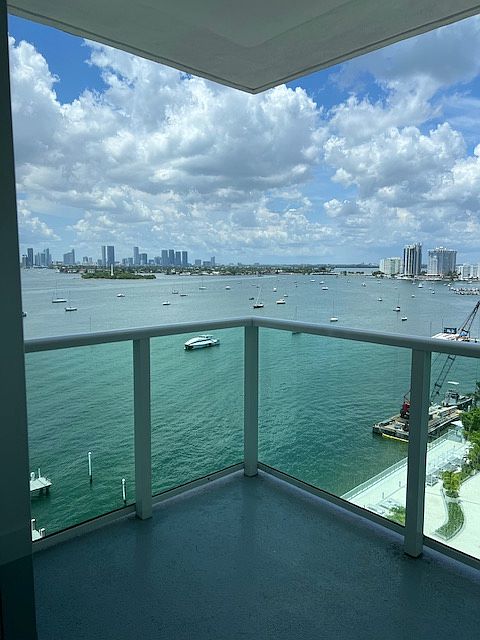1st image of 1000 West Ave APT 1123