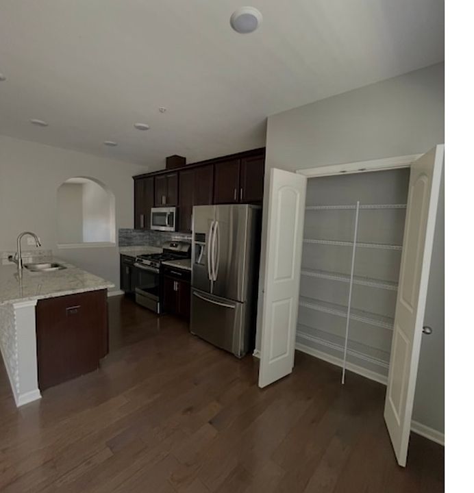 1st image of 1100 Evergreen Ave #1100