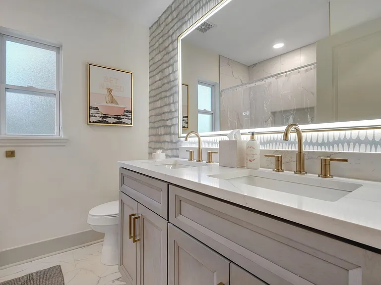 2412 Surrey St — Photo 12