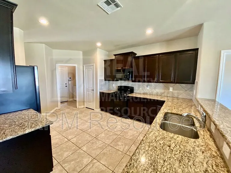 9501 Timberwind Ln — Photo 7