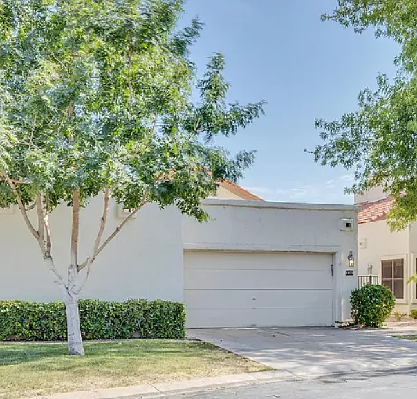 1839 E Sarah Ln — Photo 1