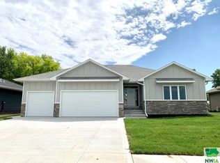 506 Jamie Ln, Sergeant Bluff, IA 51054