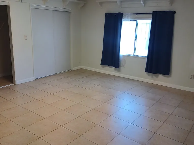 10847 Saticoy St — Photo 13