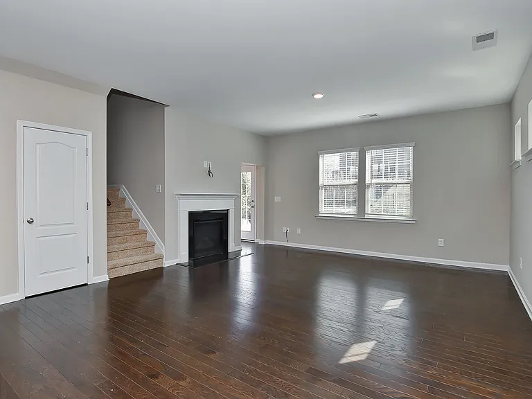 1036 Easley St — Photo 4