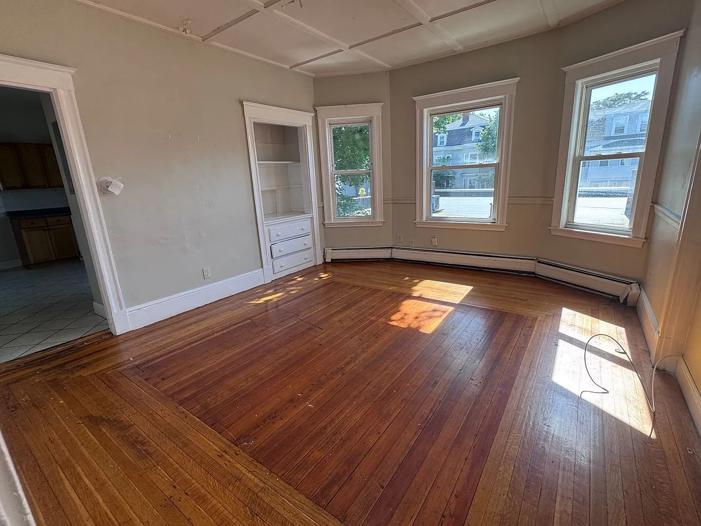 No Broker Fee!! 5 Bed/2 Bath In Lower Allston With Dishwasher! — Photo 3