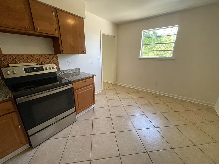 2429 Octavia Dr — Photo 6