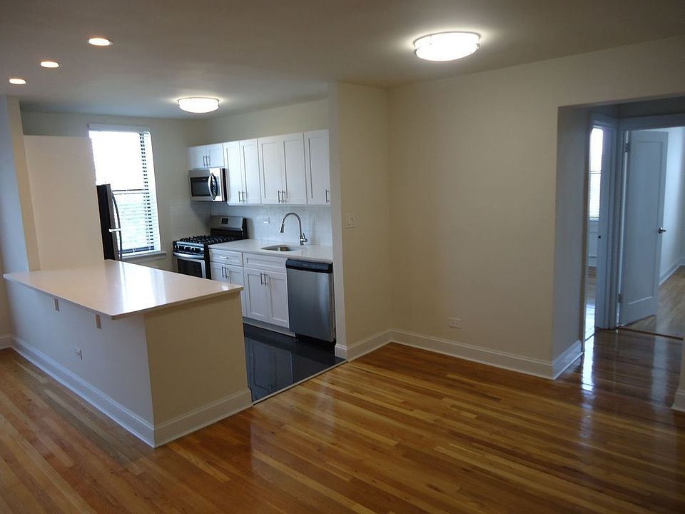 1st image of 14210 Hoover Ave APT 609