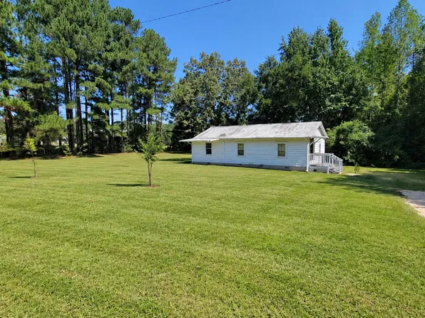 216 Taylor Rd, Spring Lake, NC 28390