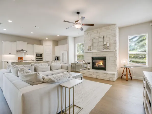 195 Autumn Wood Ln, Austin, TX 78737
