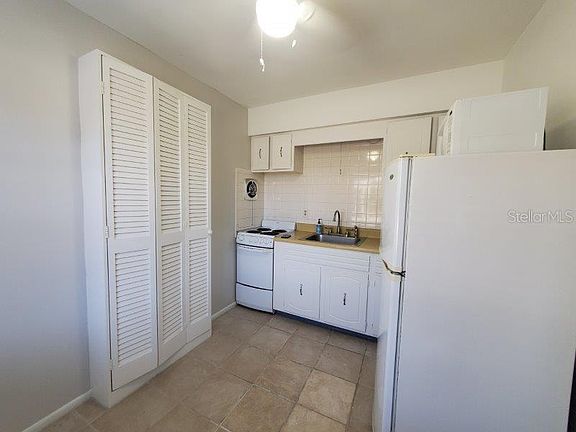 5th image of 461 W Marion Ave #B