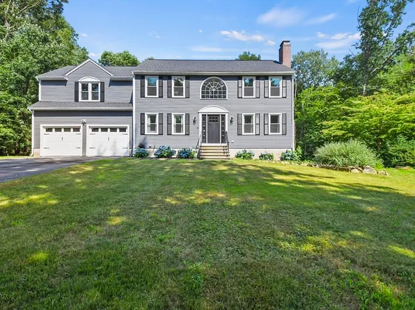 12 Evergreen Dr, Franklin, MA 02038