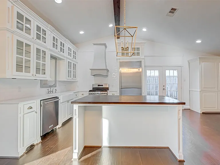 520 E Castle Harbour Dr — Photo 8