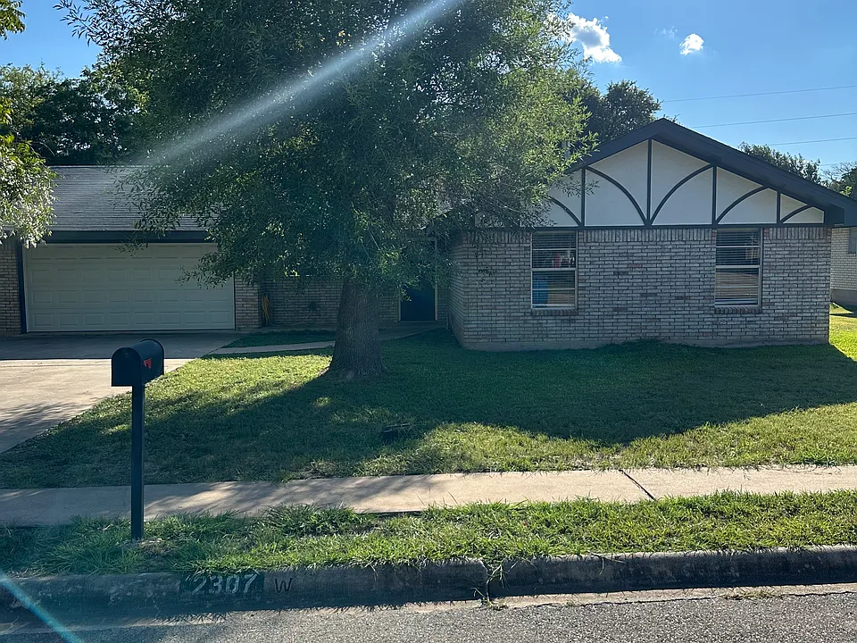 2307 Trails End